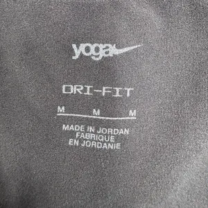 Nike Medium Sports Bra Yoga Dri-FIT Alate Curve Black DR7795-010 Workout Top thumbnail 8