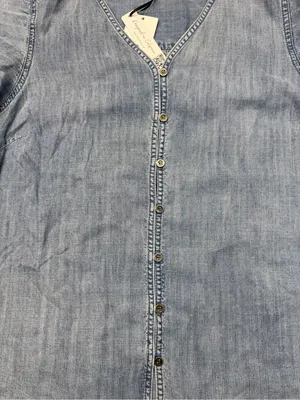 NWT Velvet Heart Denim Jean Blouse Ruffle Cap Sleeve Button Down Light Wash 1X thumbnail 2