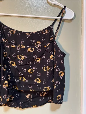 Kimchi Blue Women's Size Small Cropped Tank Top Black Yellow Daisy Floral Square thumbnail 6