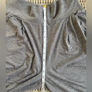 Vuori Lux At‎ Ease High Rise Cropped Pants Large workout yoga athleisure thumbnail 10