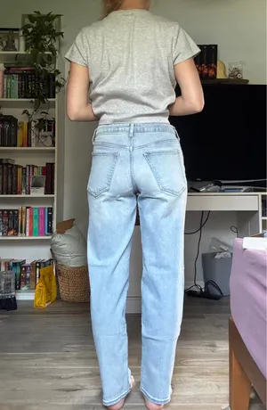 Old Navy OG Loose Mid-Rise Jeans Light Wash thumbnail 2