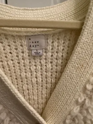 Chunky White Sweater Size L thumbnail 3