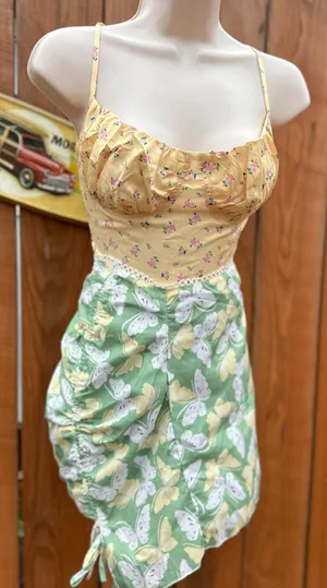 Cute floral crop/bralette top Size XS thumbnail 2