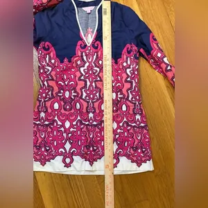Lilly Pulitzer Ciara Tunic Bright Navy Brava Multi Chorus Girl Small Pink White thumbnail 8