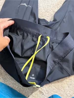 Hoka One One Women’s Novafly Run Tight Leggings in Black M thumbnail 9