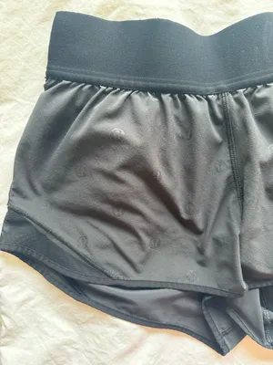 Lululemon Hotty Hot Shorts 2.5" Low-Rise thumbnail 3