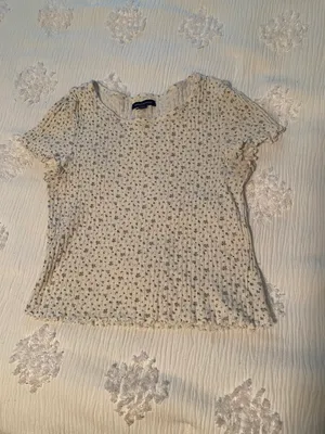 American Eagle Outfitters T-shirt thumbnail 1