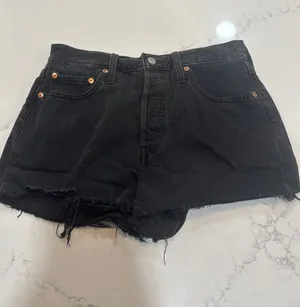 Levi shorts  thumbnail 1