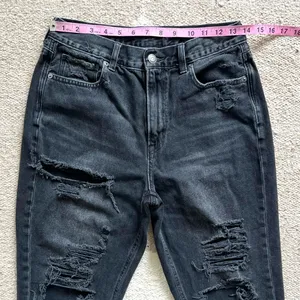 American Eagle Black High Waisted Mom Jeans Size 8 Long thumbnail 5