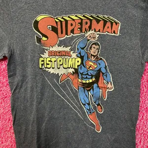 Superman Fist Up! Tshirt size medium thumbnail 2