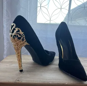 Beautiful Black And Gold Heels Size 11 thumbnail 4