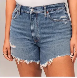 Abercrombie 4 inch mom short high rise thumbnail 1