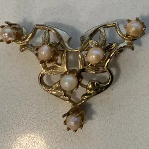 Vintage Pearl Brooch thumbnail 1
