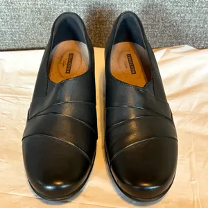 Clarks Emslie Warbler Black Leather Pumps Woman’s Sz 8 Office Shooties Comfort‎ thumbnail 3