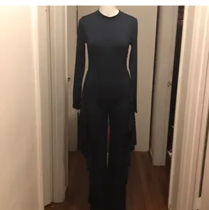 Size medium navy blue one piece jumper Size L thumbnail 3