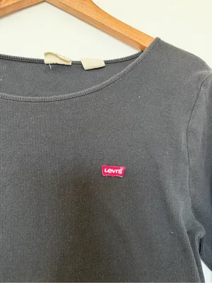 Levi's Black Long-Sleeve Crewneck Top with red Logo Patch thumbnail 2