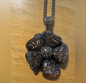 Statement Dark Silver Tone Chunky Flower Rhinestone Necklace thumbnail 2
