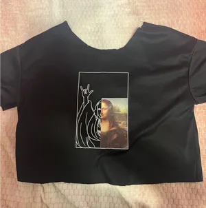 Size M Black and white Mona Lisa crop top thumbnail 1