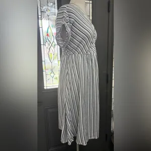 Isabel Maternity Striped V-Neck Dress thumbnail 4