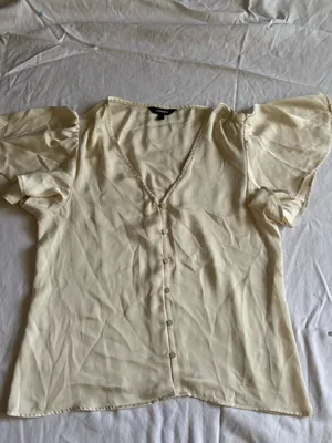 Express Cream Flutter Sleeve V-Neck Blouse | Size XS thumbnail 3