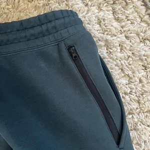 NWT NIKE Sportswear Tech Fleece Mid-Rise Joggers thumbnail 9