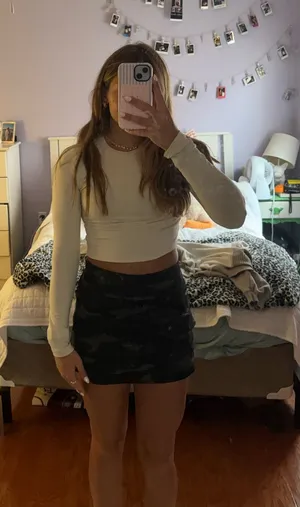 Athletes girl skirt thumbnail 1