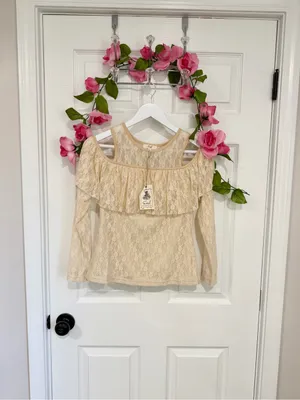 NWT Easel Cream Lace Coquette Cottagecore Cold Shoulder Balletcore Small Top thumbnail 2
