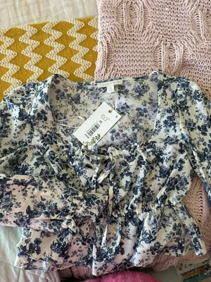 Chelsea & Violet Blue Floral Linen Longsleeve thumbnail 4