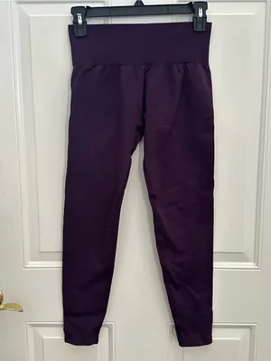 Halara OneForm Seamless Flow Mid Rise Tummy Control Butt Lifting 7/8 Leggings thumbnail 3