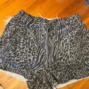 COPY - Animal print cotton shorts size lg thumbnail 1