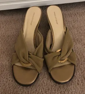 Predictions Beige Block Heels thumbnail 2