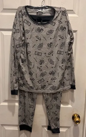 Harry Potter Pajama Set‎ Women's Gray Long Sleeve Top Pants Lounge Sleepwear M thumbnail 1