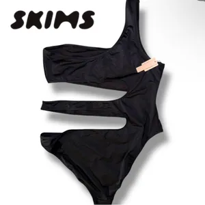 NWT SKIMS One-Shoulder Cutout Monokini Swimsuit – Onyx - Size XXL (Retail $92) thumbnail 4