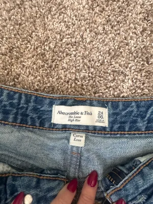 American Eagle Curve Love High Rise Loose Jean thumbnail 5
