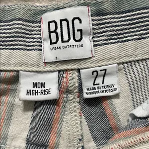 BDG High-Waisted Mom Short - Striped Denim Size 27 thumbnail 6