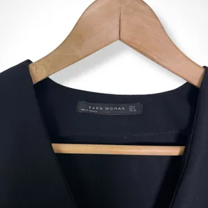 ZARA Structured Crepe V-Neck Top - Black | Minimalist Chic thumbnail 10