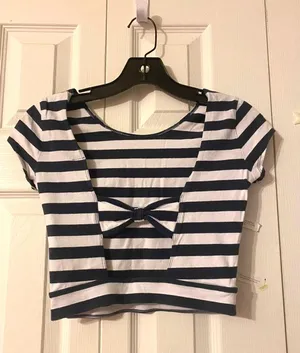 Hollister Crop Top thumbnail 2