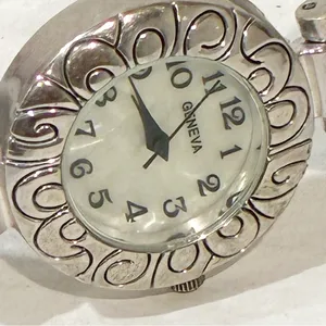 Vintage Geneva Quartz Stainless‎ Steel Analog Silver Tone bracelet Band Watch thumbnail 2