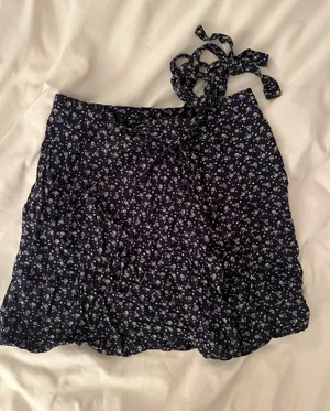 Brandy Melville Wrap Skirt Floral Genevieve thumbnail 1