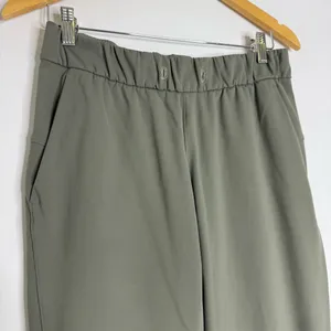 Lululemon On The Fly Pants – Women’s Size 6 – Dark Olive Green thumbnail 7