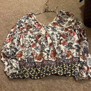 Abercrombie small floral blouse thumbnail 2