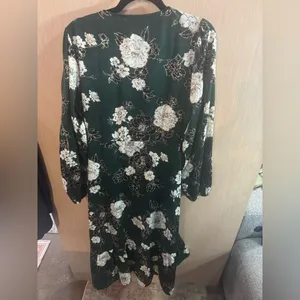 Lulus Women’s Sensationally So Emerald Green Floral Print Wrap Midi Dress Size Medium thumbnail 3