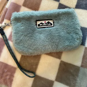 Kavu pouch thumbnail 1