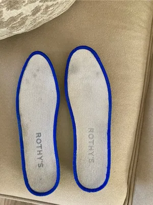 Rothy's Men's Slip-On Knit Sneakers in Beige with Navy Heel Detail thumbnail 7