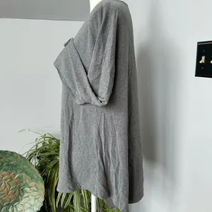 Lucy Gray Oversized Long Sleeved Pullover‎ Tee size Medium Activewear Athleisure thumbnail 2