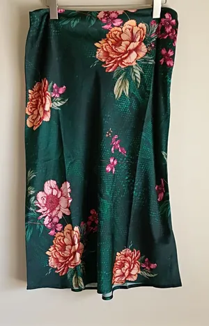 Guess Dark Green Floral Maxi Skirt Vivian Satin Size L New thumbnail 1