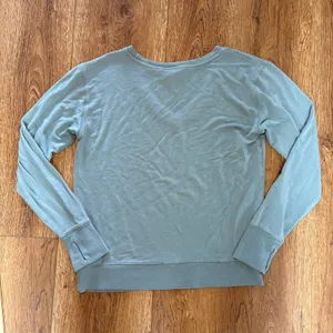 Athleta Sunrise V-Neck Sweatshirt Dusty Blue Thumbholes Pullover Women S Relaxed thumbnail 6