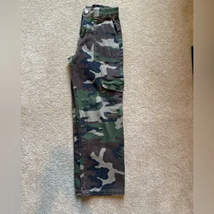 Forever 21 Casual Green Denim Camo Pants thumbnail 4
