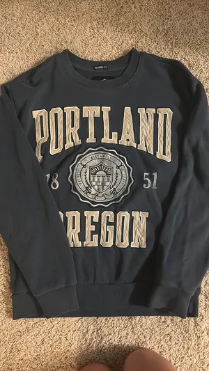 Oversized Hollister Sweater thumbnail 2