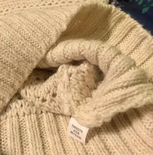 Cream Crochet Gold Knit V Neck Pullover Sweater $99 EUC XS thumbnail 6